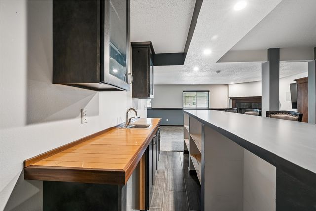 953 Acacia Drive NE, Cedar Rapids, IA 52402