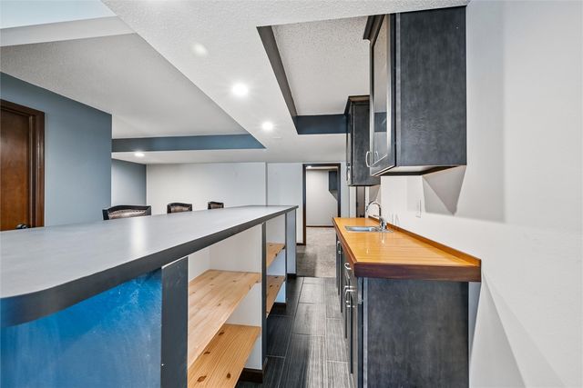 953 Acacia Drive NE, Cedar Rapids, IA 52402