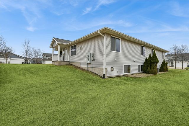 953 Acacia Drive NE, Cedar Rapids, IA 52402