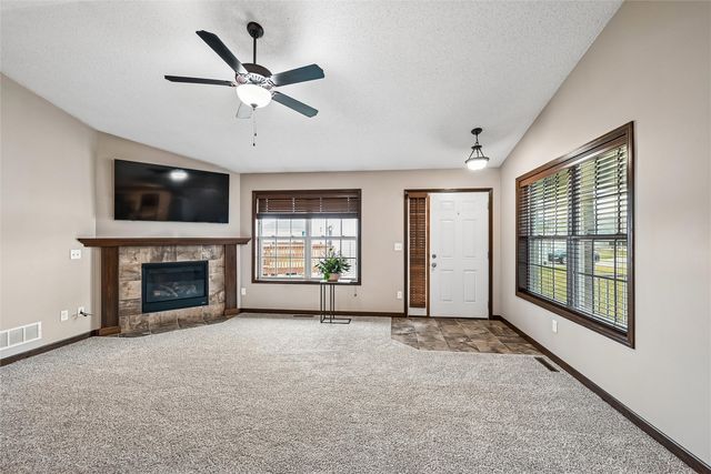 953 Acacia Drive NE, Cedar Rapids, IA 52402