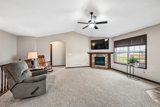 953 Acacia Drive NE, Cedar Rapids, IA 52402