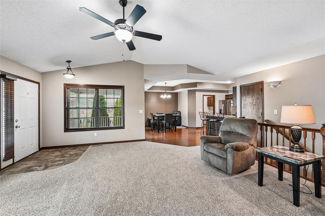 953 Acacia Drive NE, Cedar Rapids, IA 52402