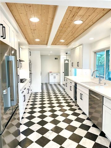 11 Rocky, Irvine, CA 92612