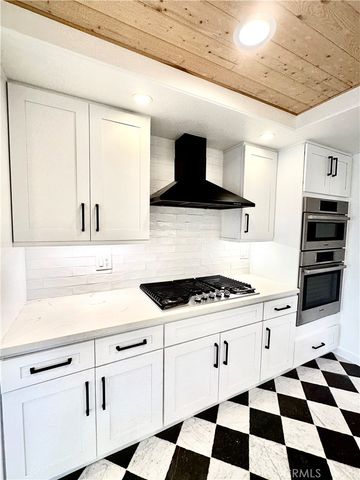 11 Rocky, Irvine, CA 92612