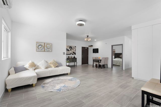 315 Hanakoa Street, Honolulu, HI 96825