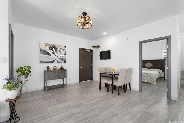 315 Hanakoa Street, Honolulu, HI 96825