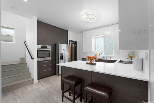 315 Hanakoa Street, Honolulu, HI 96825