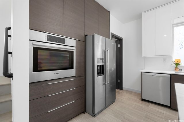 315 Hanakoa Street, Honolulu, HI 96825