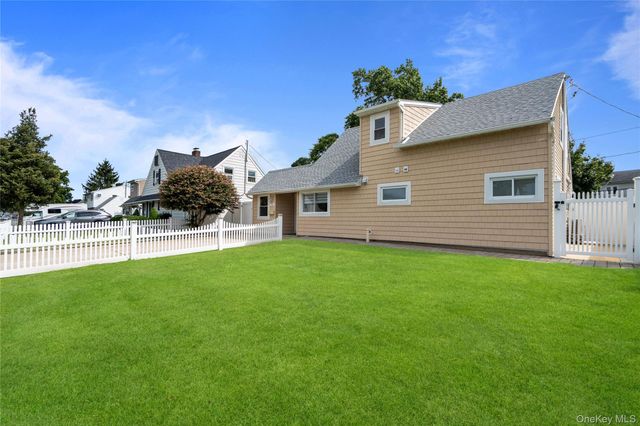 79 Albatross Road, Levittown, NY 11756