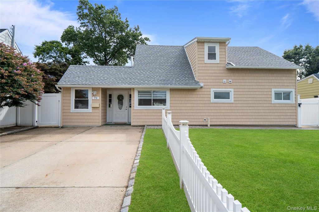 79 Albatross Road, Levittown, NY 11756 — photo 2
