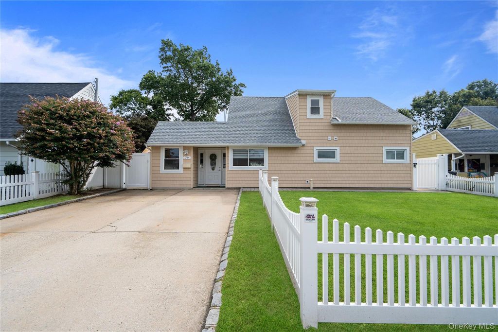 79 Albatross Road, Levittown, NY 11756 — photo 3