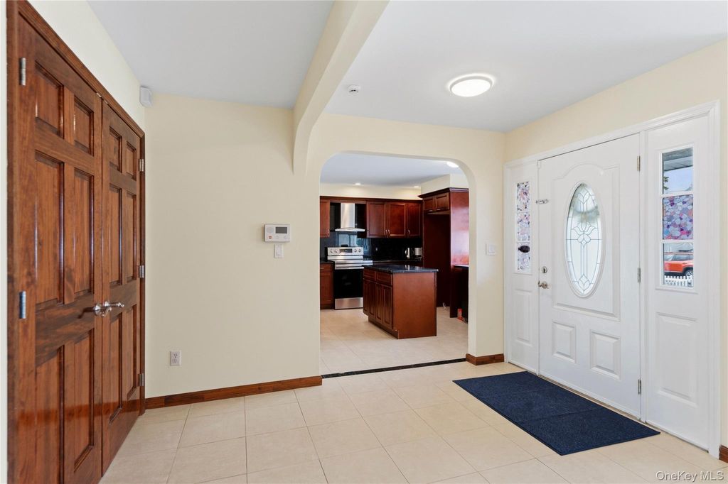 79 Albatross Road, Levittown, NY 11756 — photo 4