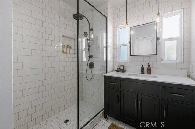 17641 Kittridge, Los Angeles, CA 91406