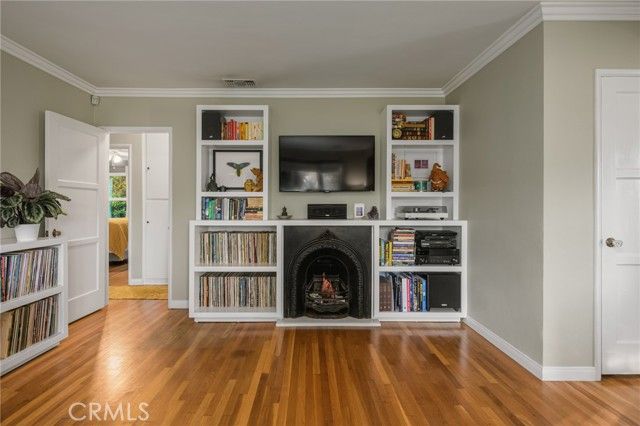 17641 Kittridge, Los Angeles, CA 91406