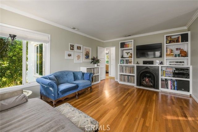 17641 Kittridge, Los Angeles, CA 91406