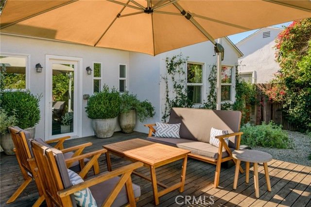 17641 Kittridge, Los Angeles, CA 91406