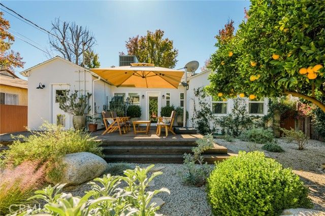 17641 Kittridge, Los Angeles, CA 91406