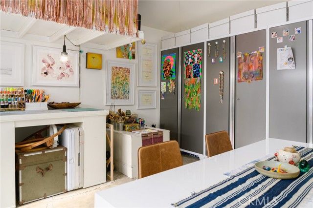 17641 Kittridge, Los Angeles, CA 91406