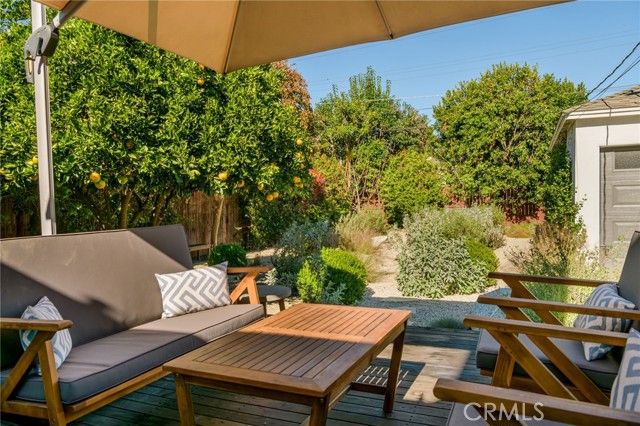 17641 Kittridge, Los Angeles, CA 91406