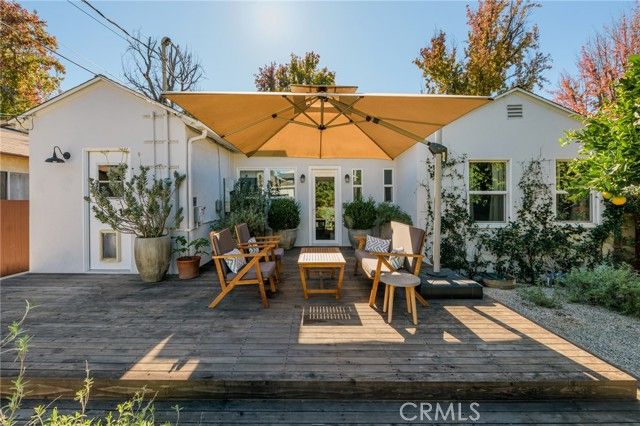 17641 Kittridge, Los Angeles, CA 91406