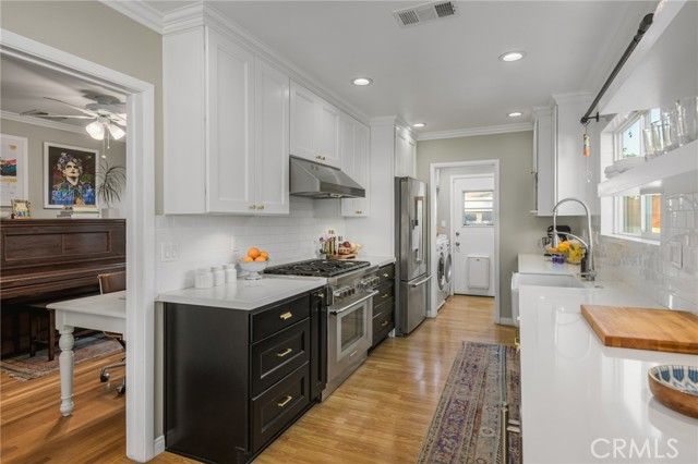 17641 Kittridge, Los Angeles, CA 91406