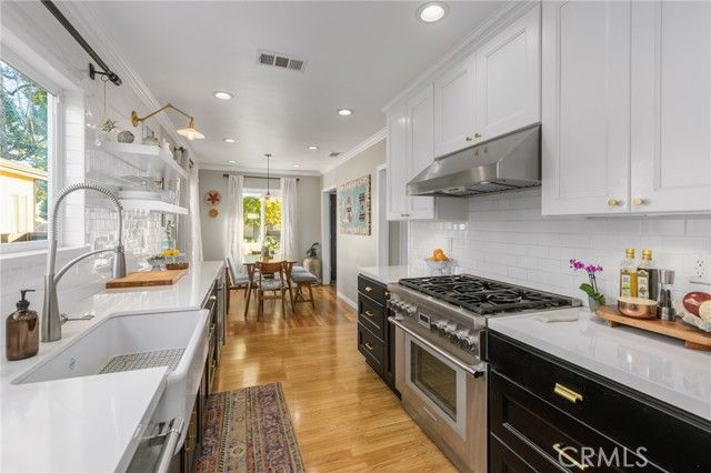 17641 Kittridge, Los Angeles, CA 91406