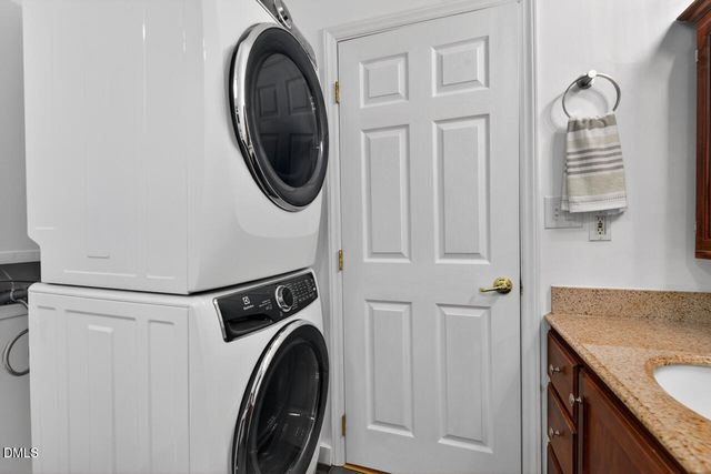 9 Drakesway Court, Durham, NC 27713