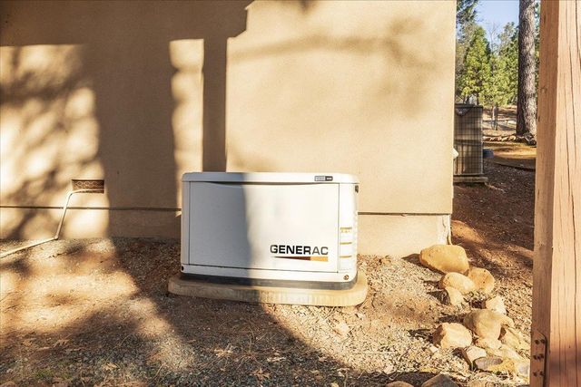 10450 S Ponderosa Way, Rough And Ready, CA 95975