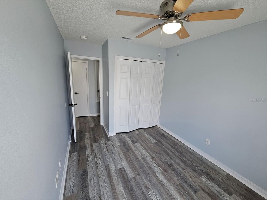 Image 12 of property listing at 13817 STONE MILL WAY, Tampa, FL 33613