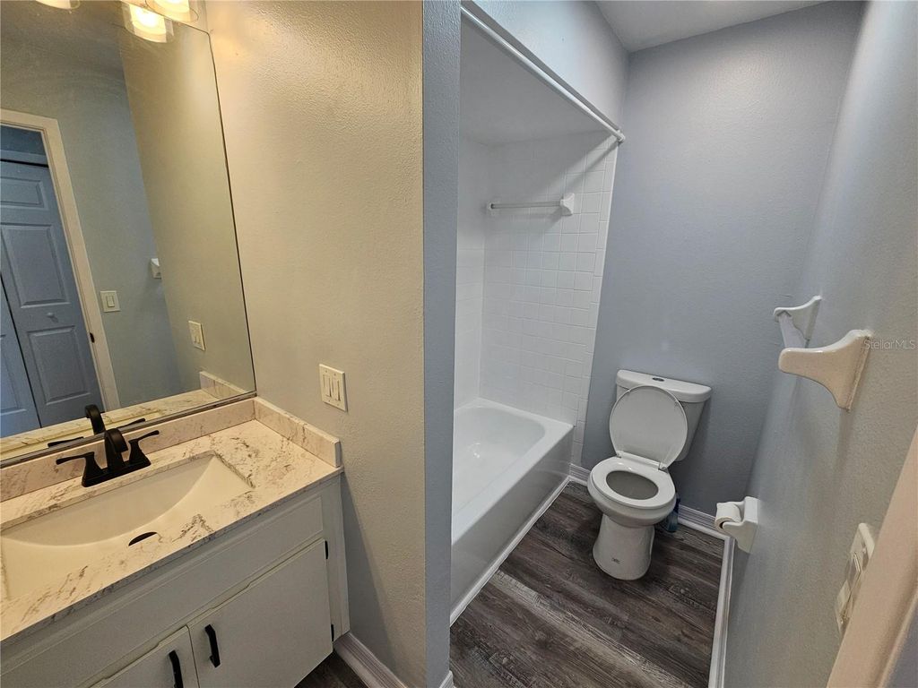 Image 17 of property listing at 13817 STONE MILL WAY, Tampa, FL 33613