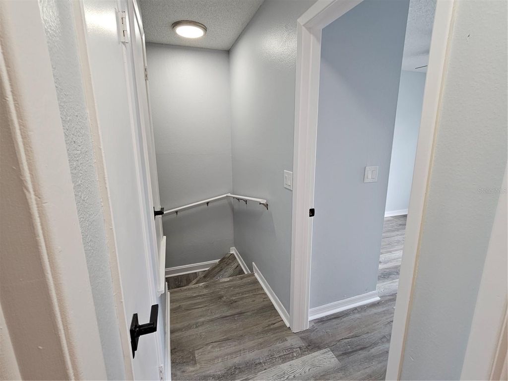 Image 18 of property listing at 13817 STONE MILL WAY, Tampa, FL 33613