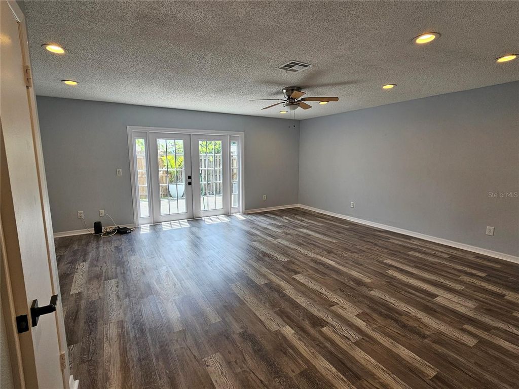 Image 7 of property listing at 13817 STONE MILL WAY, Tampa, FL 33613