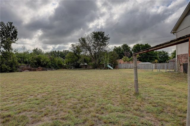 611 W Spring Valley Road, Hewitt, TX 76643
