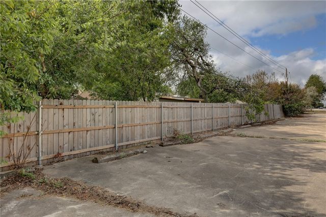 611 W Spring Valley Road, Hewitt, TX 76643