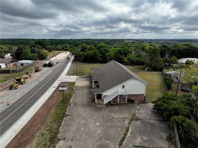 611 W Spring Valley Road, Hewitt, TX 76643