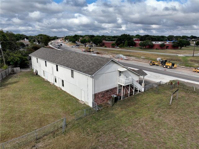611 W Spring Valley Road, Hewitt, TX 76643