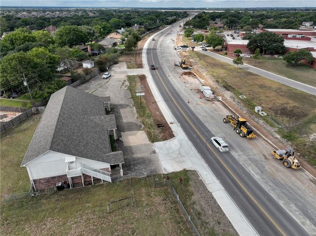 611 W Spring Valley Road, Hewitt, TX 76643