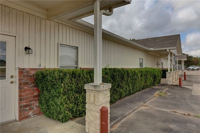 611 W Spring Valley Road, Hewitt, TX 76643