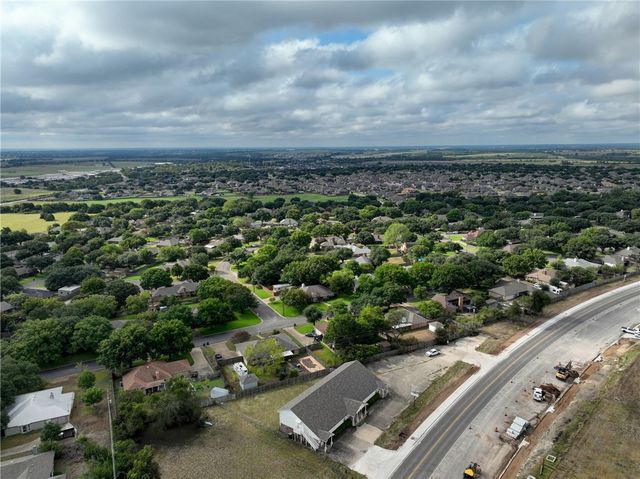 611 W Spring Valley Road, Hewitt, TX 76643