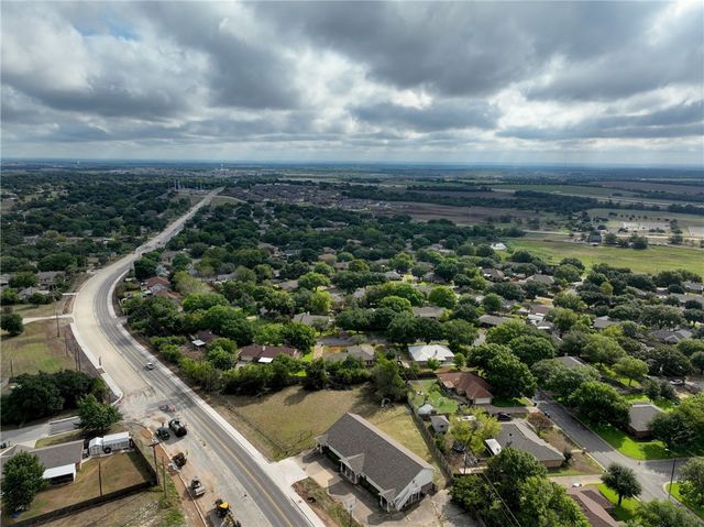 611 W Spring Valley Road, Hewitt, TX 76643
