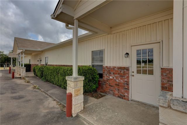 611 W Spring Valley Road, Hewitt, TX 76643