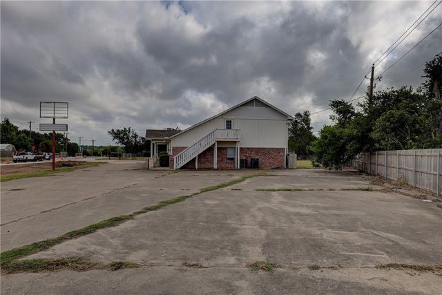 611 W Spring Valley Road, Hewitt, TX 76643