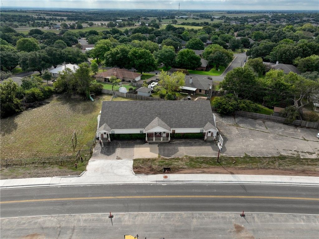611 W Spring Valley Road, Hewitt, TX 76643