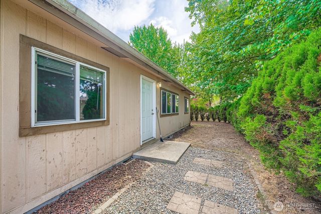 733 8TH Street NE, Auburn, WA 98002