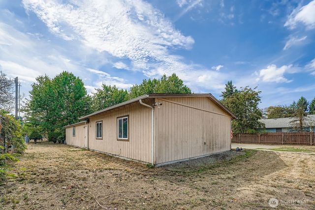 733 8TH Street NE, Auburn, WA 98002