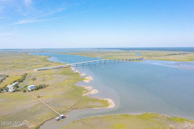 21 Lakeview Lane, Harbor Island, SC 29920