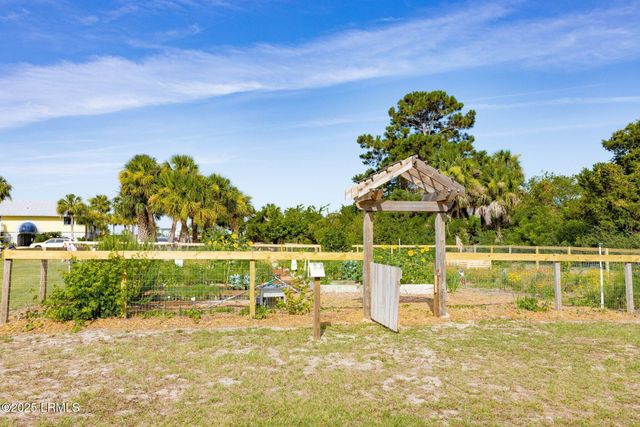 21 Lakeview Lane, Harbor Island, SC 29920