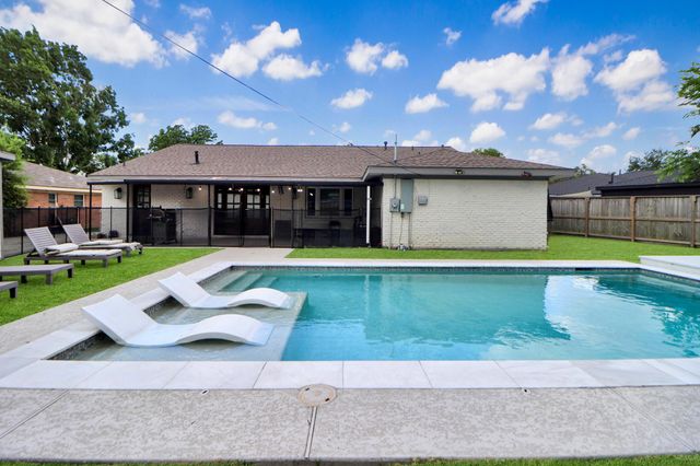 6039 Mcknight Street, Houston, TX 77035