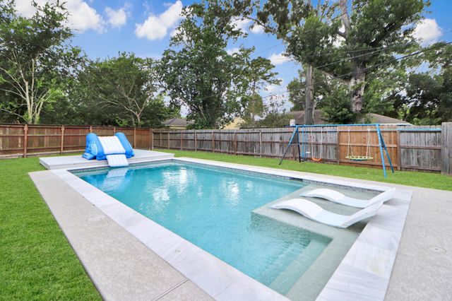 6039 Mcknight Street, Houston, TX 77035