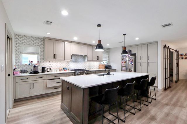 6039 Mcknight Street, Houston, TX 77035